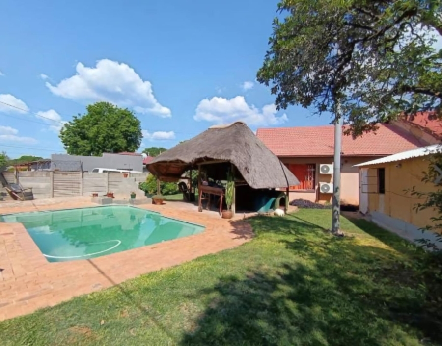 4 Bedroom Property for Sale in Oos Einde North West